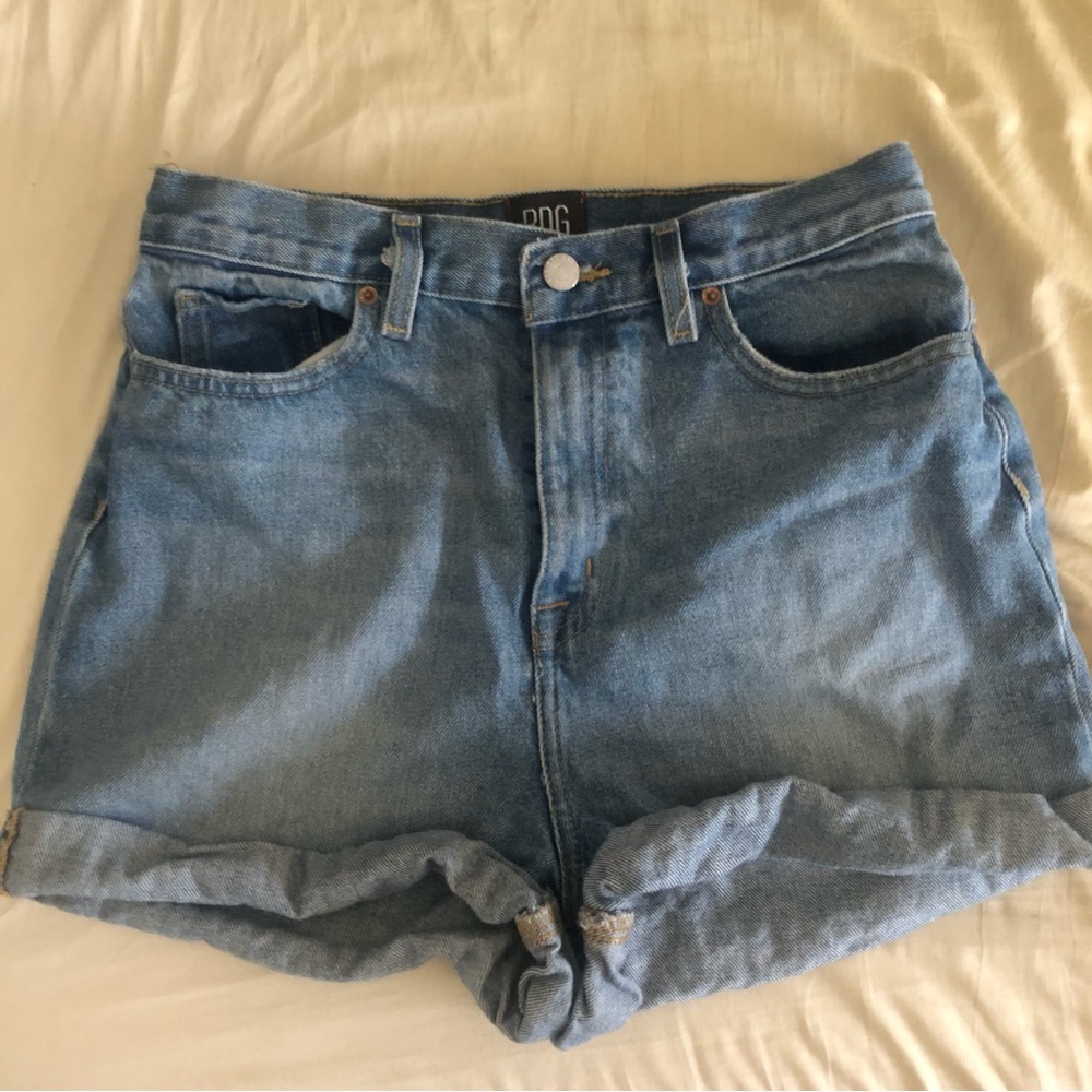 ❤️Urban Outfitters BDG Mom High Rise Jean Denim Shorts Rolled Leg Size 28